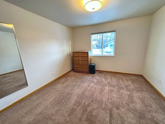 Foto del edificio - South Anchorage Home with Fenced in Yard & In Unit Laundry