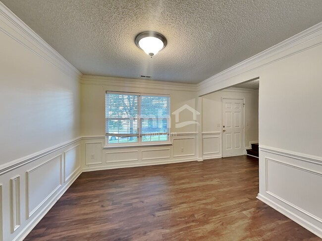 Building Photo - 1003 Glen Hollow Dr