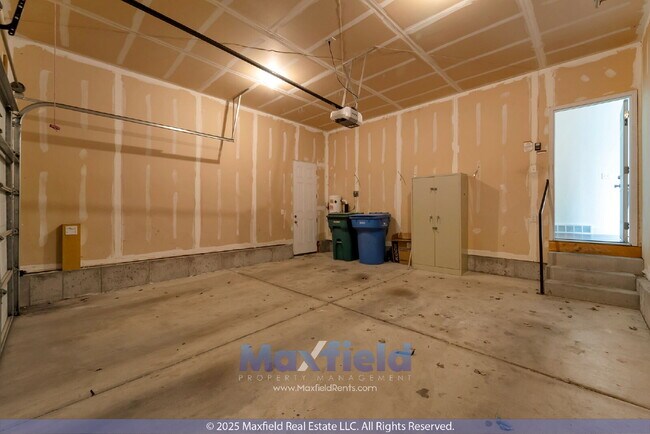 Building Photo - NEW CARPET - 6BD 4BTH 2GAR - Home in Lehi - 6 Month Lease available