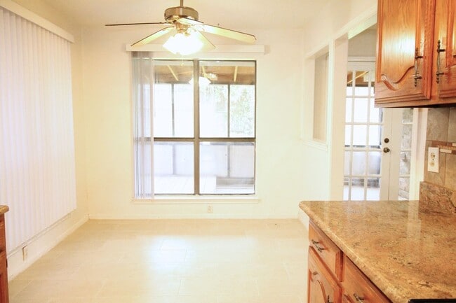 Building Photo - 711 Dickey Dr