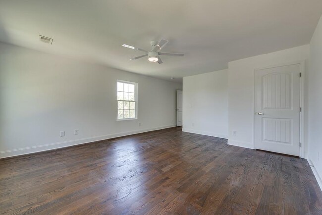 Bedroom (B) 1 - 1704 Pecan St