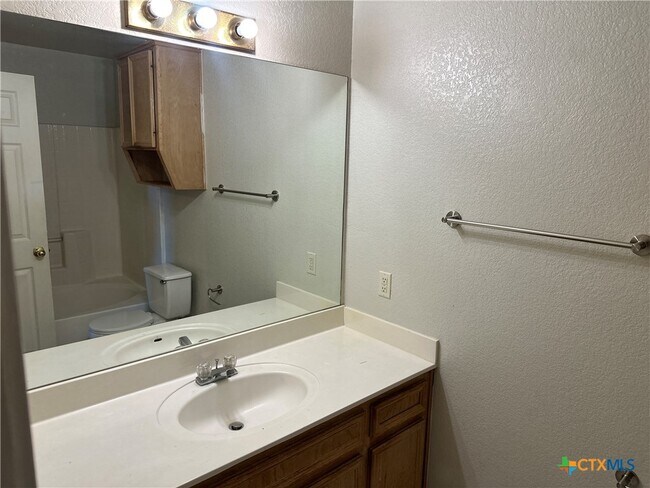 Foto del edificio - 5204 Daybreak Dr