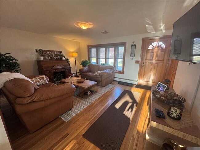 Foto del edificio - 73 Armory Dr