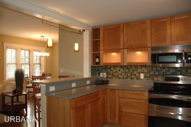 Building Photo - 2 br, 2 bath Apartment - 105 E Oak Street