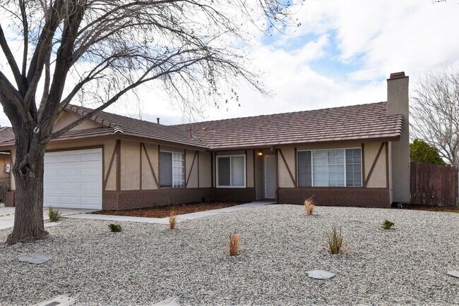 Building Photo - 43941 Maria Cir