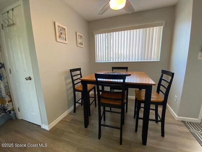 Foto del edificio - 344 Beach Park Ln