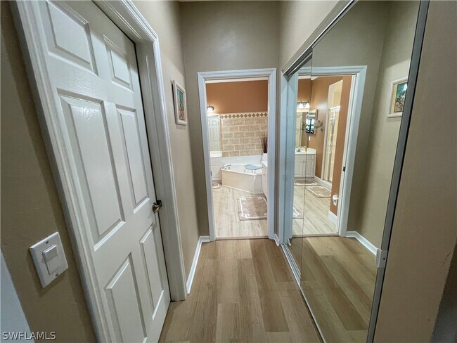 Foto del edificio - 2021 Crestview Way