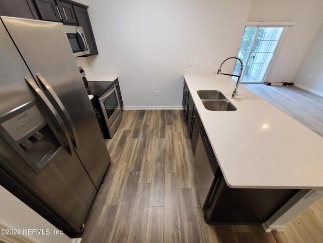 Foto del edificio - 4932 Key Lime Dr
