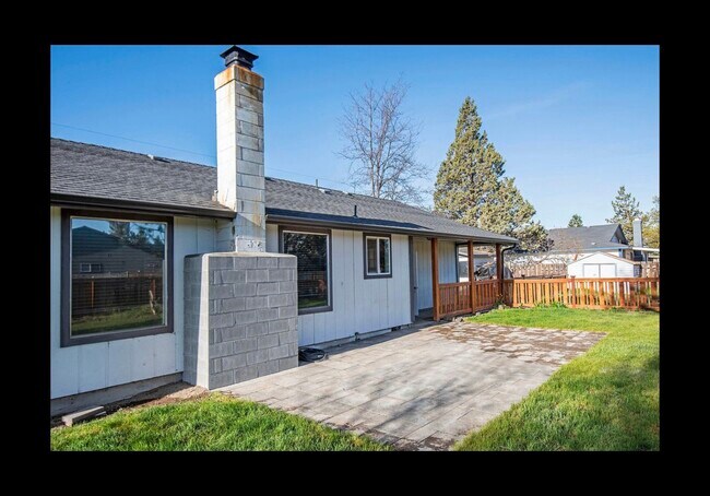 Building Photo - 2719 SW Glacier Ave
