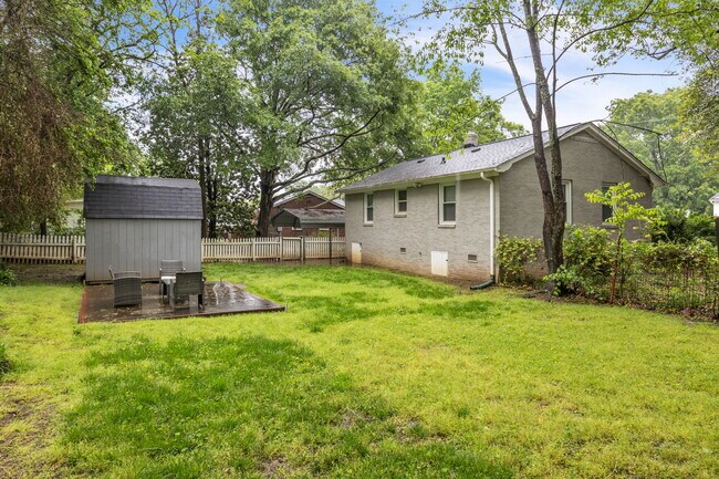Building Photo - 10 Eastwood Ct