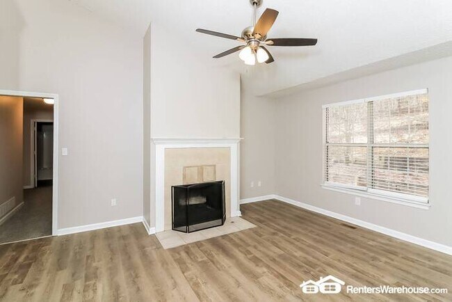 Building Photo - Great Split Entry Home in Douglasville