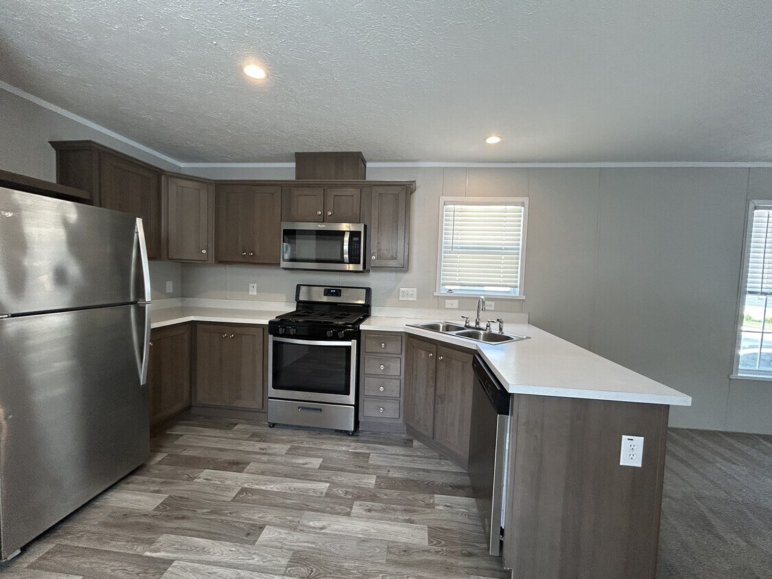 Foto principal - 39500 Warren Rd
