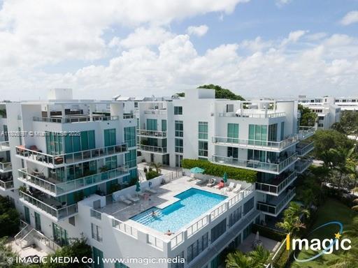 Foto principal - 720 NE 62nd St