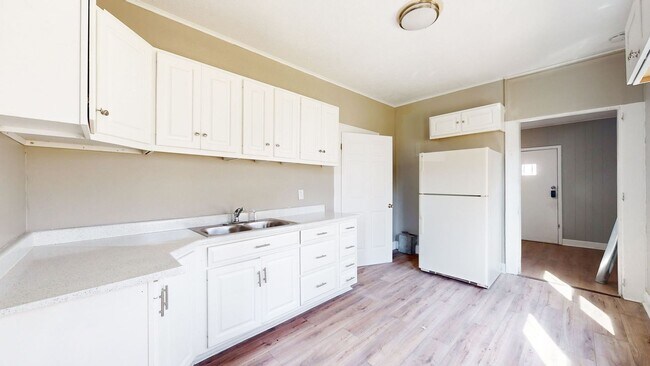 Foto del edificio - HOUSE FOR RENT