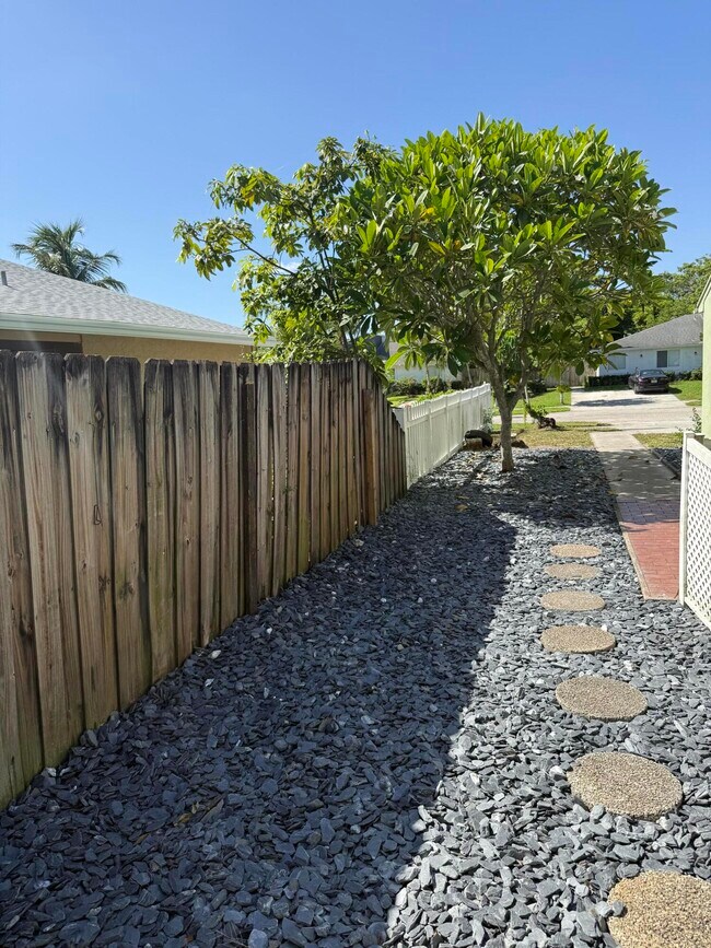 Foto del edificio - 4565 NW 3rd Dr