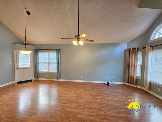 Building Photo - Beautiful Cottage, a great place to call h...