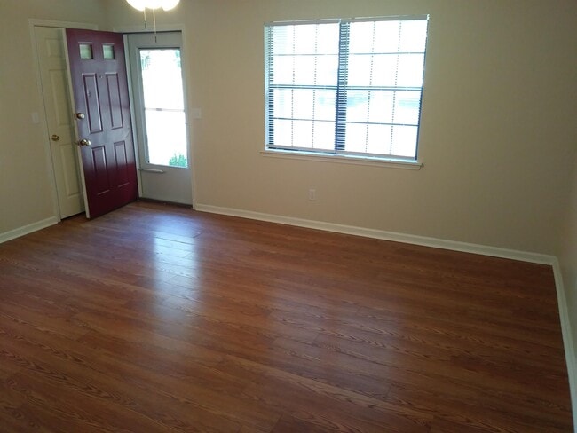 Building Photo - 1602 Carolwood Ct