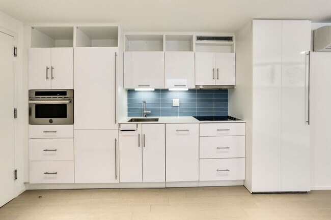 Foto del edificio - Bright SW Waterfront Condo with Parking Included – Prime DC Location