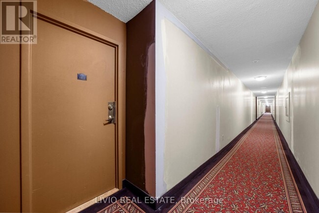 Building Photo - 10 Markbrook Ln