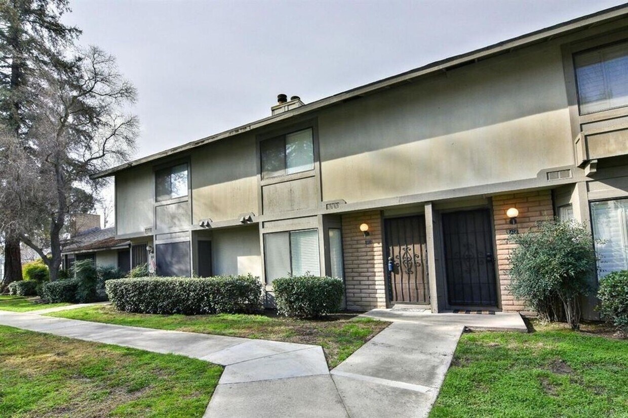 Primary Photo - 4757 N Woodrow Ave