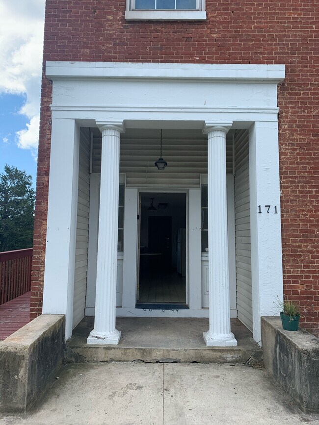 Building Photo - 171 E Main St