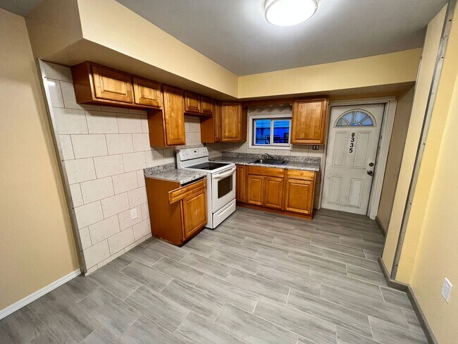 Foto del edificio - Spacious 3 Bedroom Rental Available Now in Harrowgate