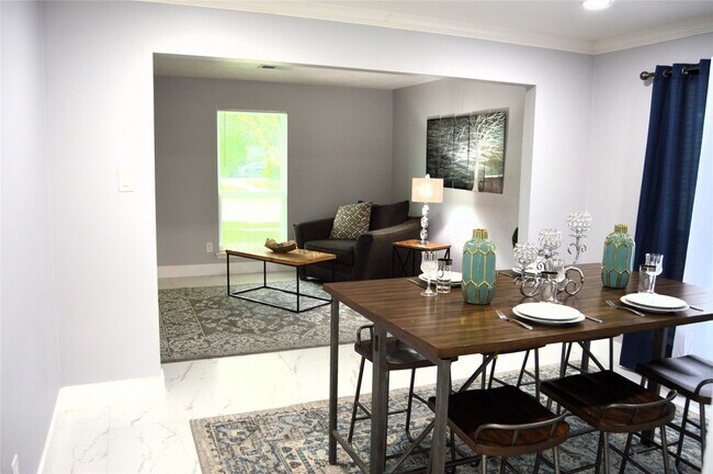 Foto del edificio - 3419 Southdown Dr