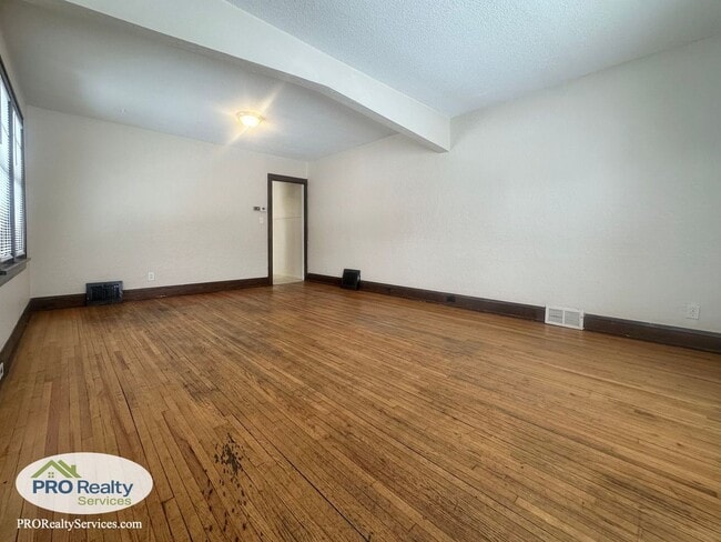 Building Photo - 4001-4003 N Bryant Ave