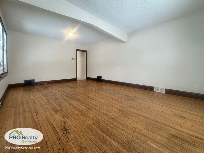 Foto del edificio - 4001-4003 N Bryant Ave