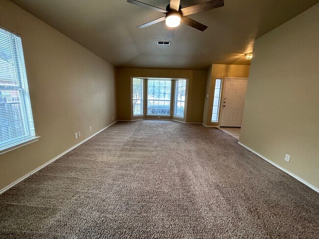 Building Photo - **APPLICATION RECEIVED** Gorgeous 3 Bedroo...