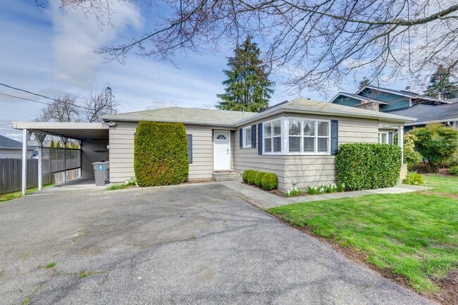 Building Photo - Charming Home in Sought-After Lower Kennydale
