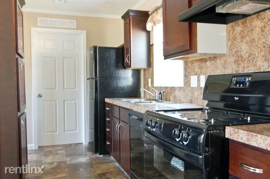 Primary Photo - 57 Colonial Ave