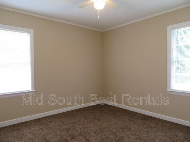 Building Photo - 2747 Margot St