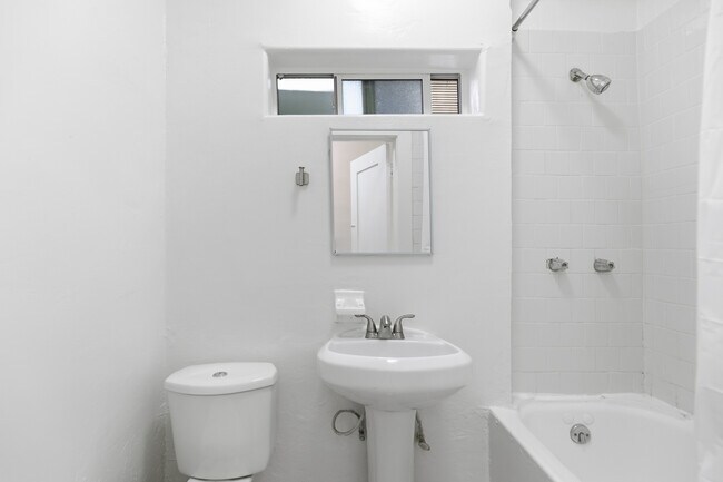 Foto del edificio - 1526 E 52nd St