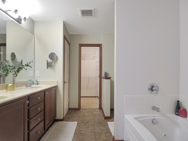 Foto del edificio - 2107 Cedar Grove Trail