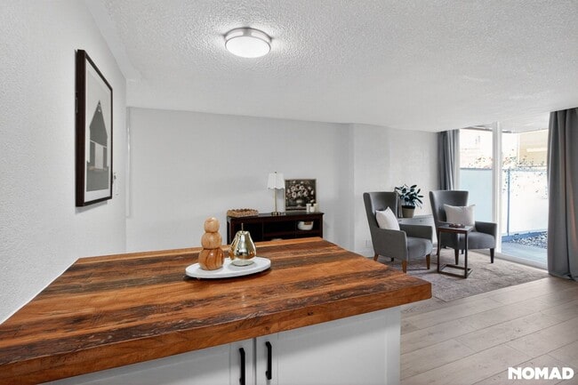 Foto del edificio - 2500 S York St