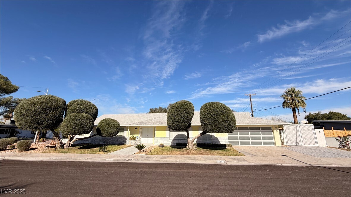 Foto principal - 1819 S Beverly Way