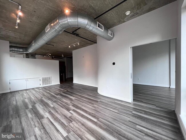 Foto del edificio - 301 Massachusetts Ave NW
