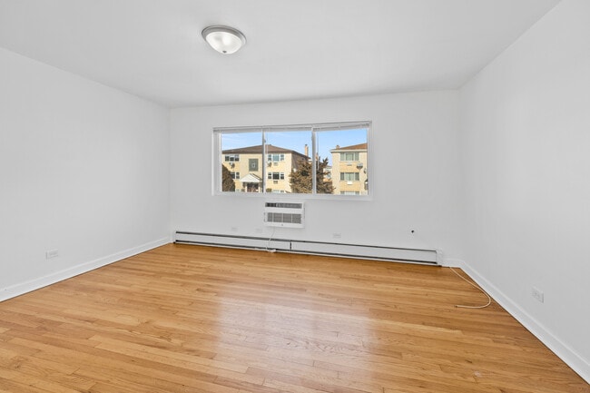 Building Photo - 9606 Golf Terrace