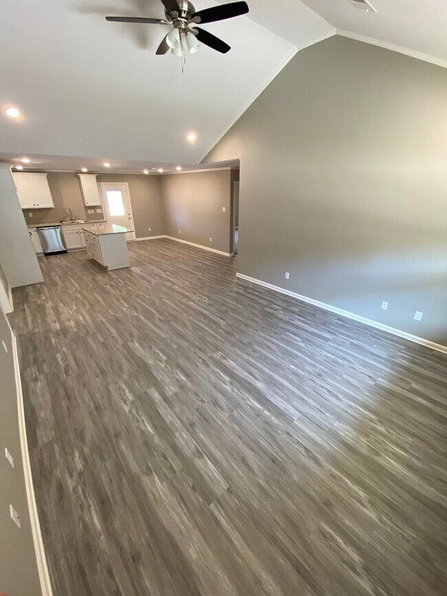 Building Photo - Call 501-404-4774 To Schedule Your Showing...