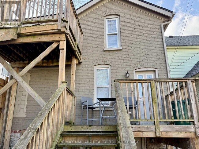 Photo du bâtiment - 4686 Zimmerman Ave