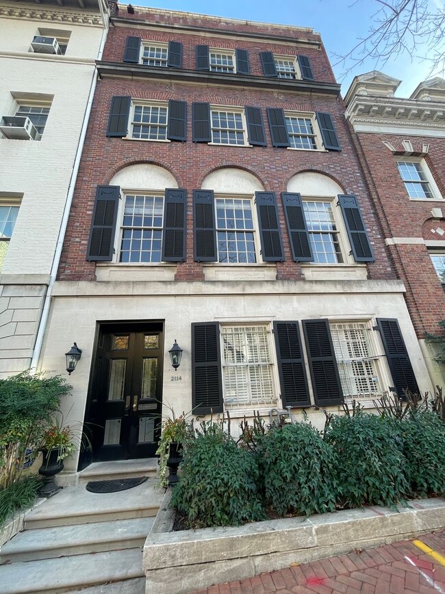 Foto del edificio - Kalorama Grandeur with 2 Car Garage and la...