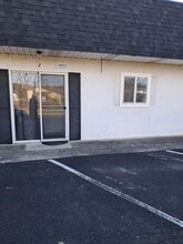 Building Photo - 100069-100073 Frankfort Hwy