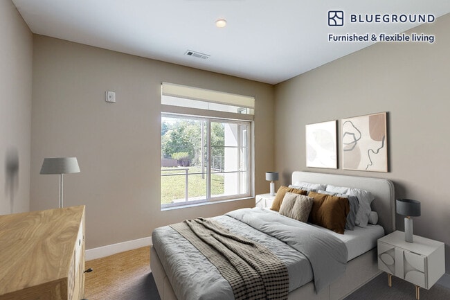 Foto del edificio - 240 E Shore Rd