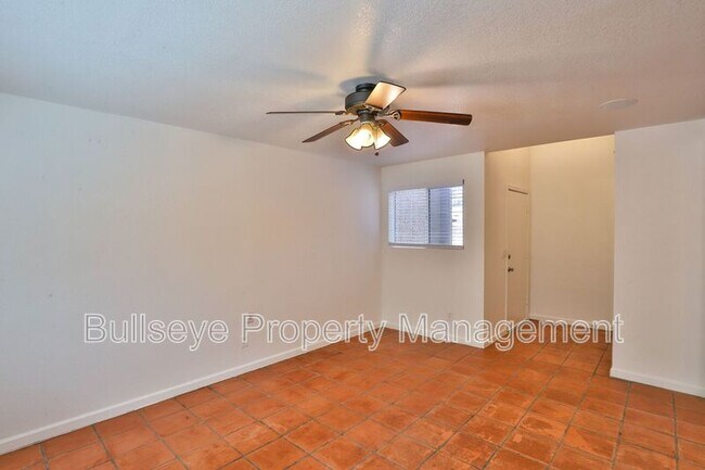 Foto del edificio - 4633 W Continental Dr