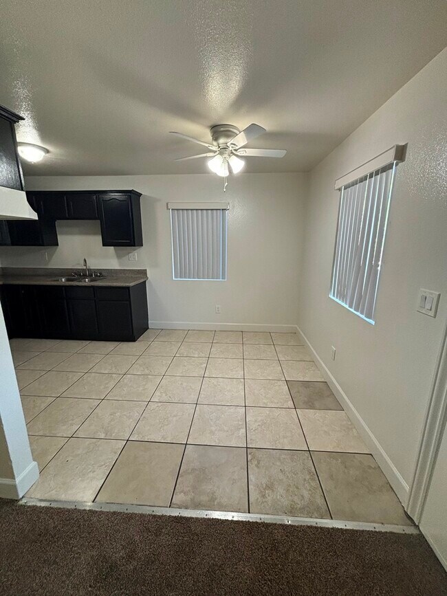 Foto del edificio - 705 E 52nd Pl