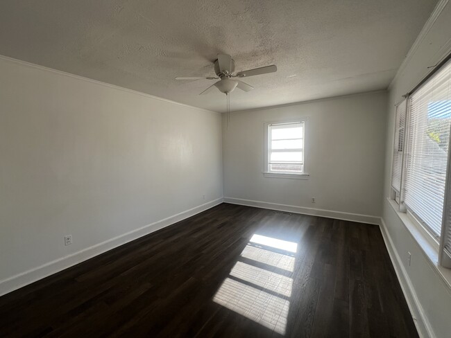 Living Room - 822 Williams St