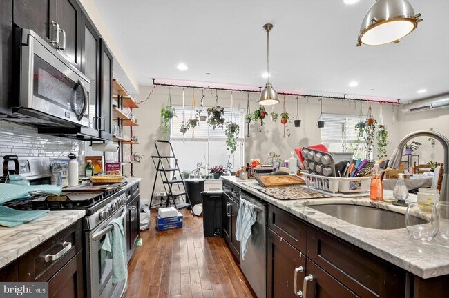 Building Photo - 946 N 2nd St