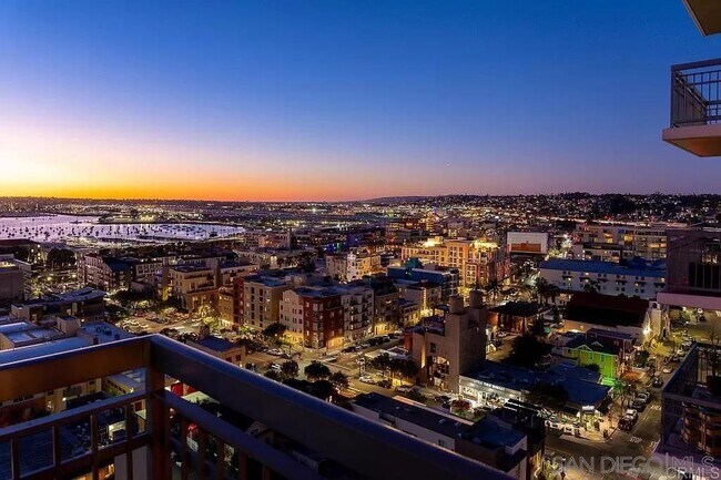 Foto del edificio - 300 W Beech St