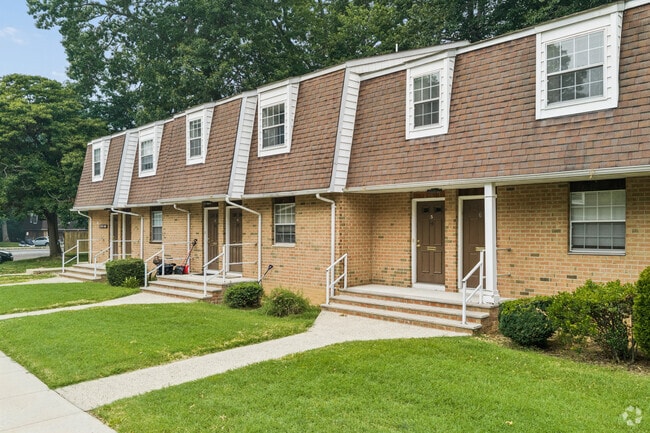 Building Photo - Woodmere at Hamilton